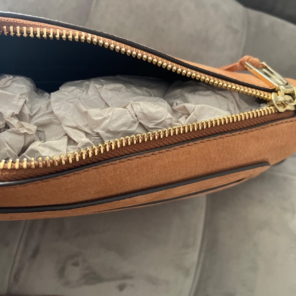 Rebecca Minkoff Avery crossbody Almond with gold chain strap New With Tags - Picture 4 of 4